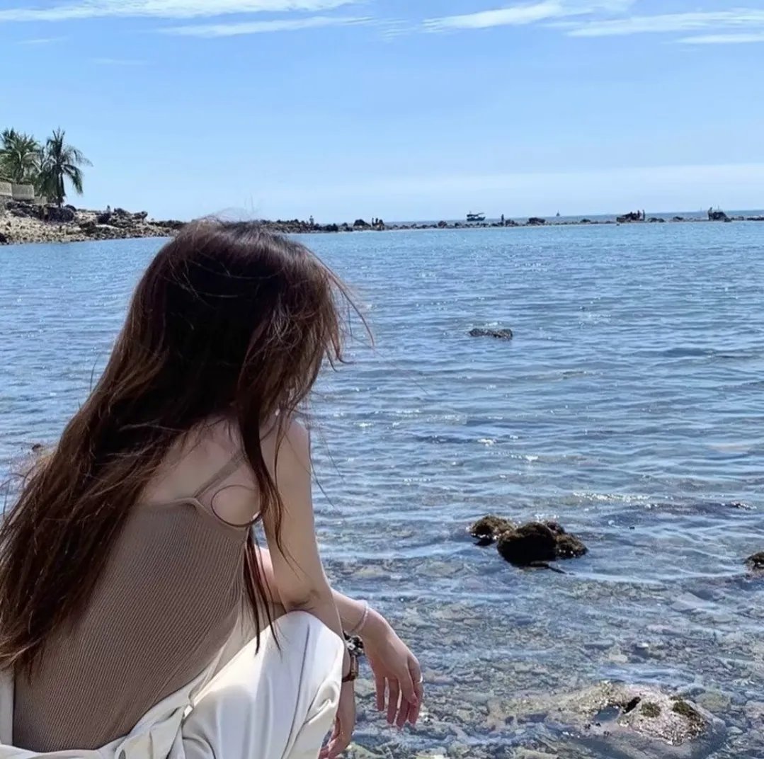 昂首挺胸